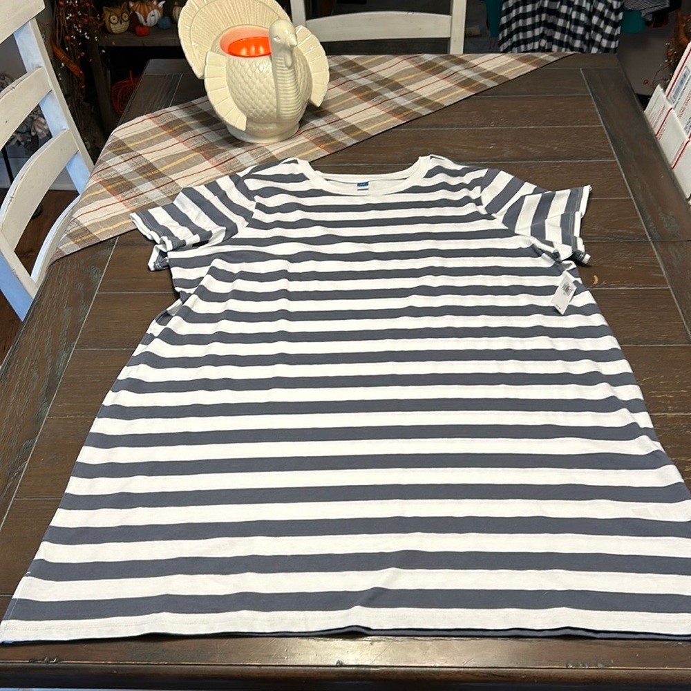 NWT-￼ Old Navy T-shirt dress. Size XXL. Gray and white striped.